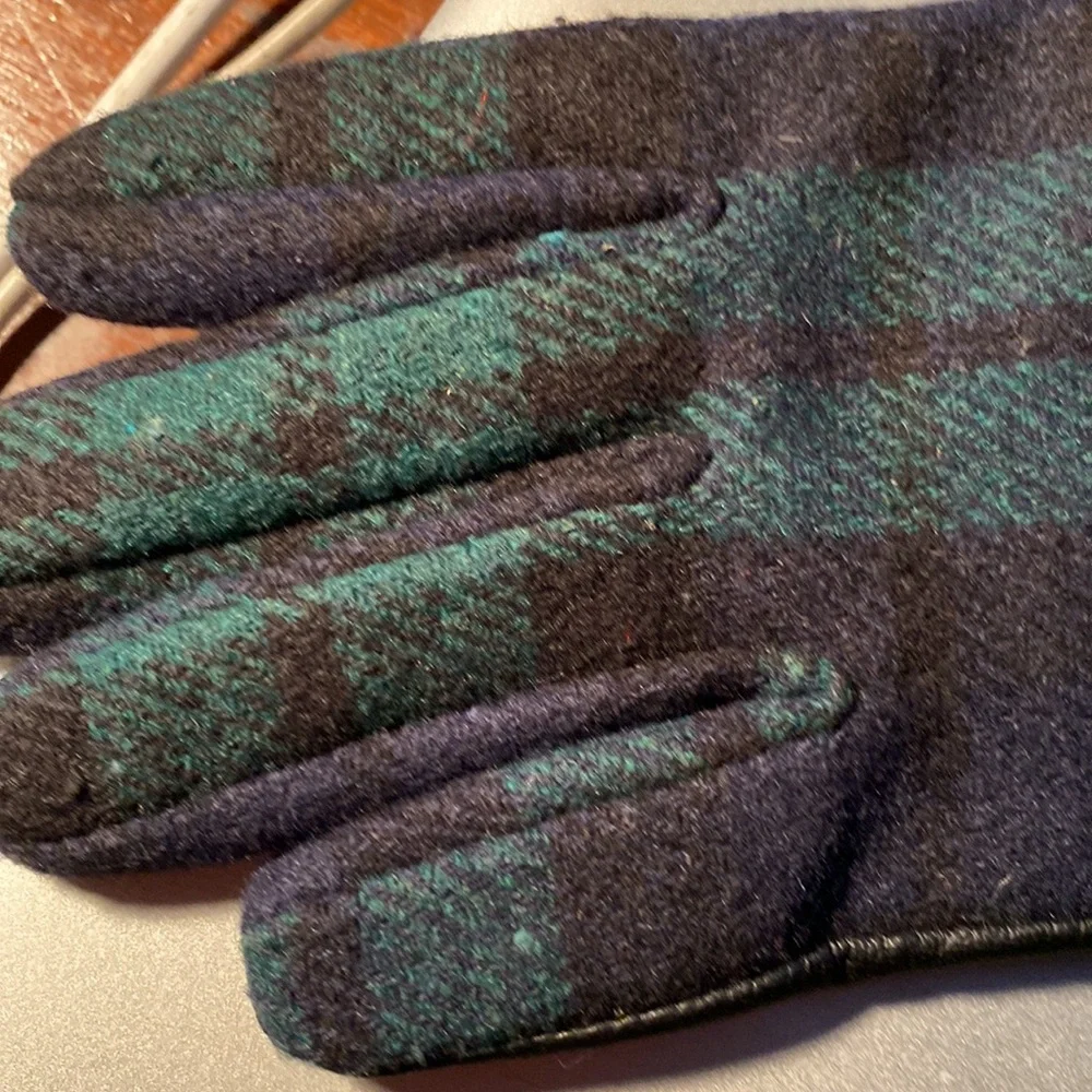 Merona Touch Screen Compatible Woven Blue Green Plaid Sheepskin Leather Gloves.
